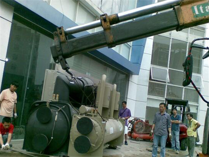 改则县随车吊和汽车吊的核心区别是什么？哪种更省钱？