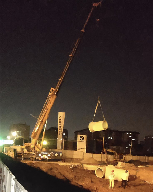 改则县“弯臂矫正”—— 吊车的 “形变补偿” 技术